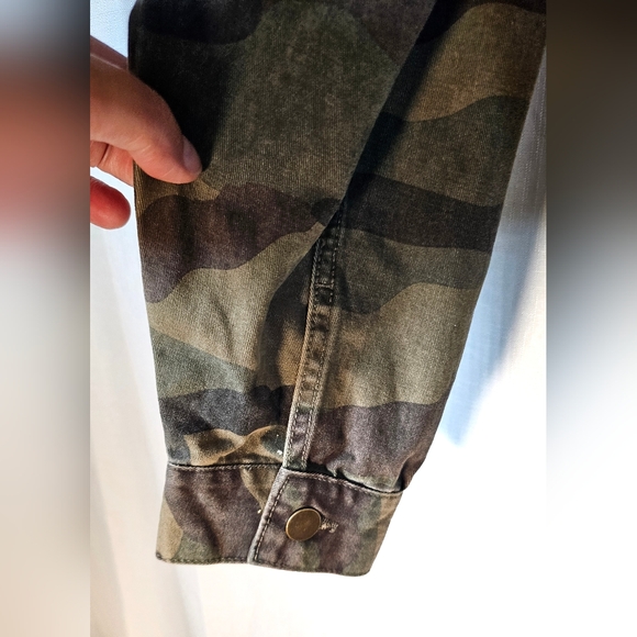 Forever 21+ Sz OX Camo Crop Jacket - Picture 5 of 8